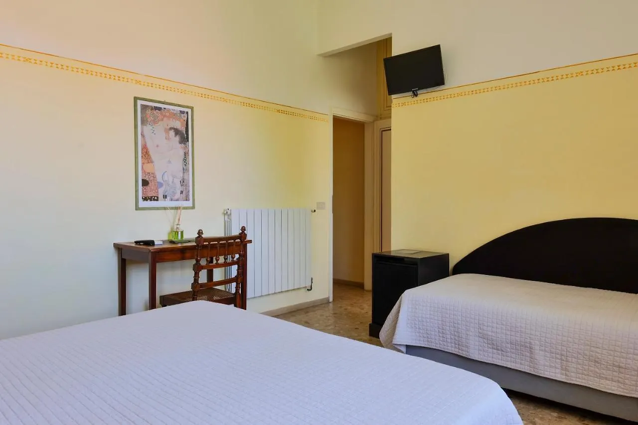 Hotel Club I Pini - Residenza D'Epoca In Versilia Lido di Camaiore 3*,