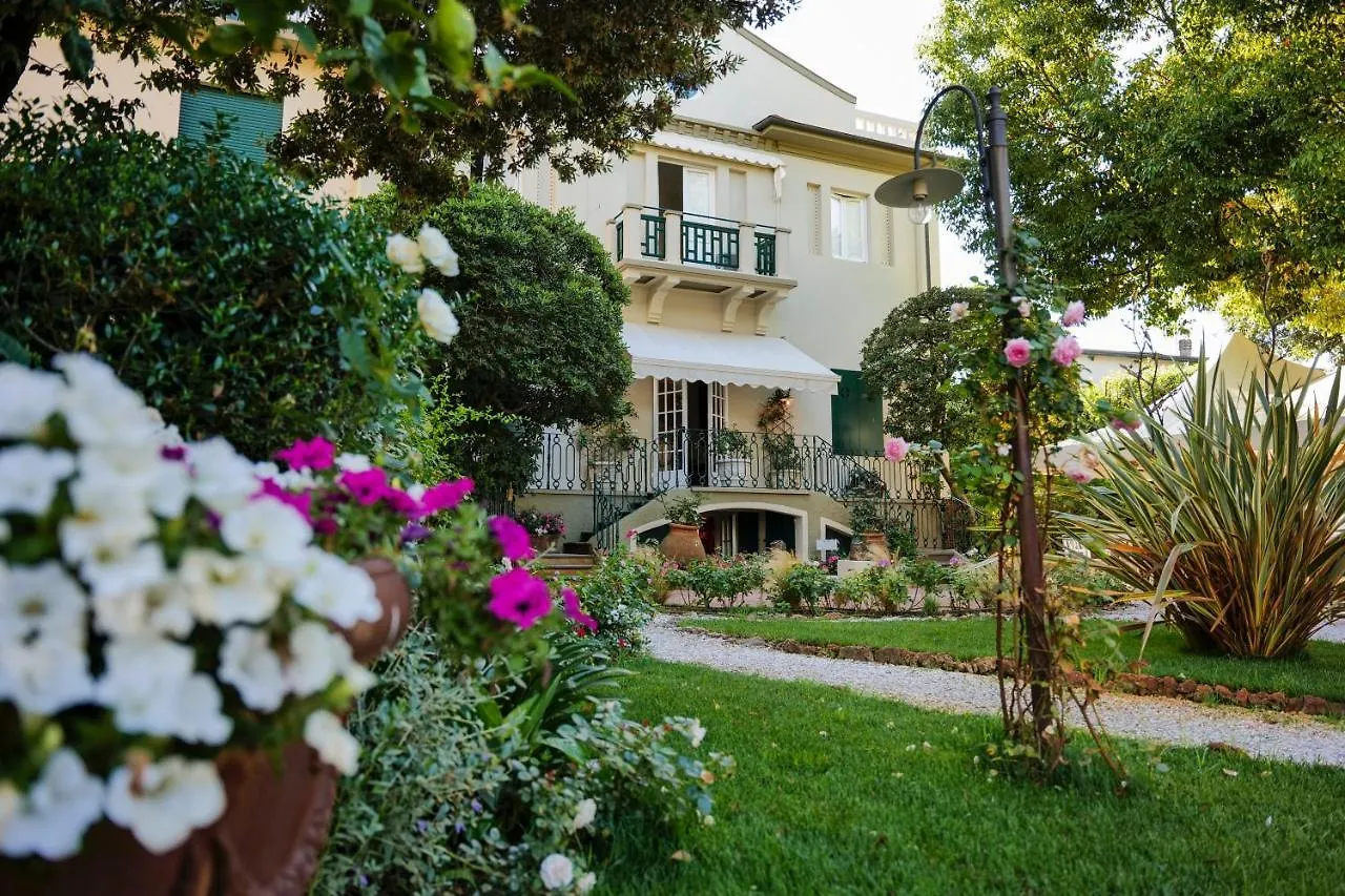 Hotel Club I Pini - Residenza D'Epoca In Versilia Lido di Camaiore