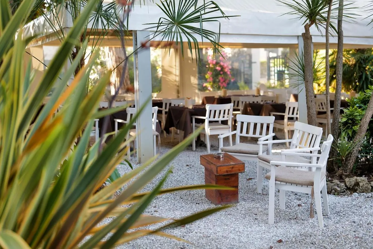 Hotel Club I Pini - Residenza D'Epoca In Versilia Lido di Camaiore 3*,
