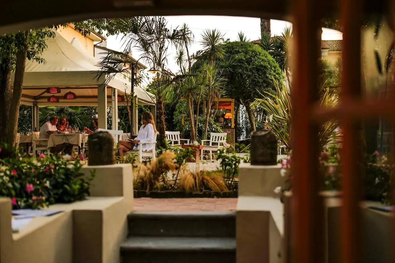 Hotel Club I Pini - Residenza D'Epoca In Versilia Lido di Camaiore